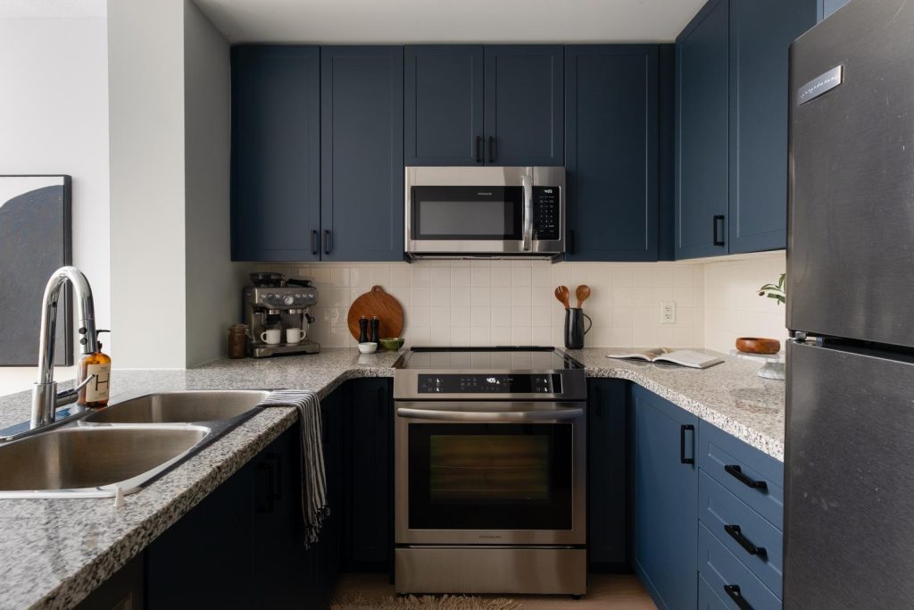 85 Bloor St E #1713
